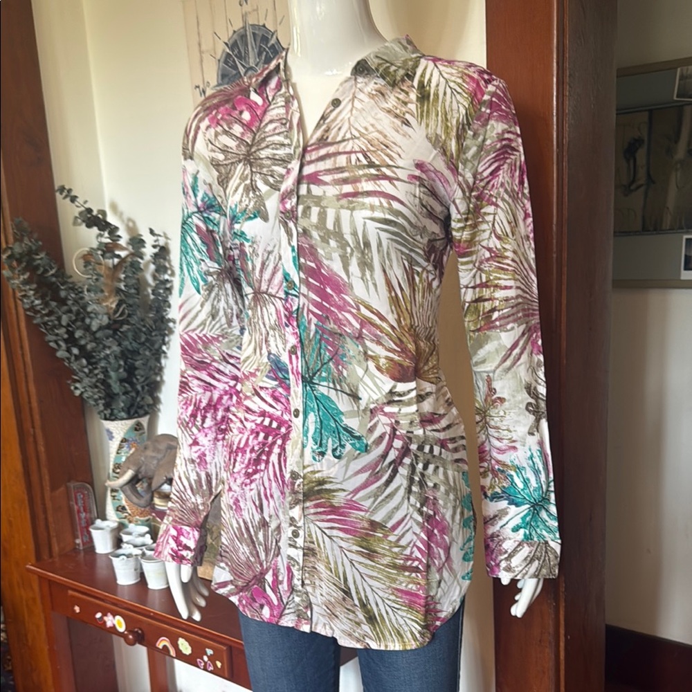 NWT northern reflections size small Tropical Print Button-Up Blouse